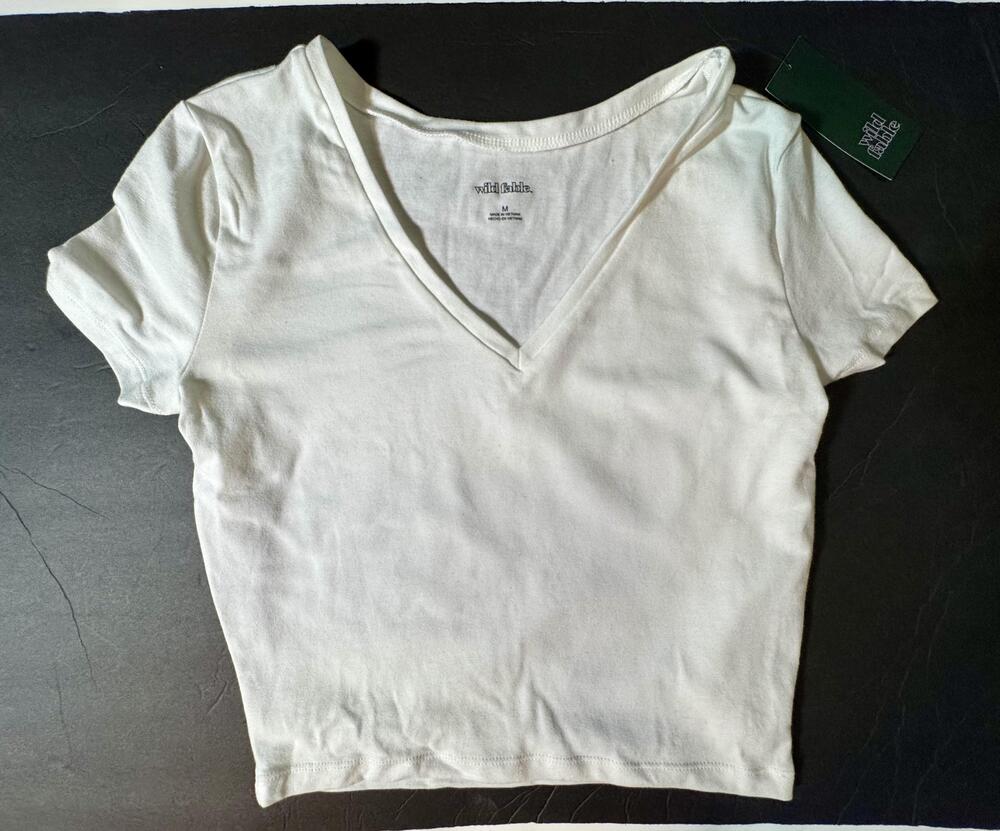 Wild Fable Shirt Womens Medium White V Neck Short Sleeve Cropped Basic Tee Top